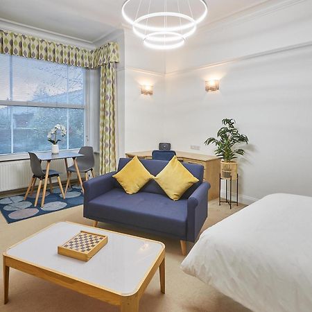 Host & Stay - Thamesview Staines-upon-Thames Exterior foto